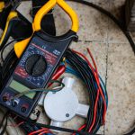 Dlaczego warto robić zakupy w hurtowniach elektrycznych